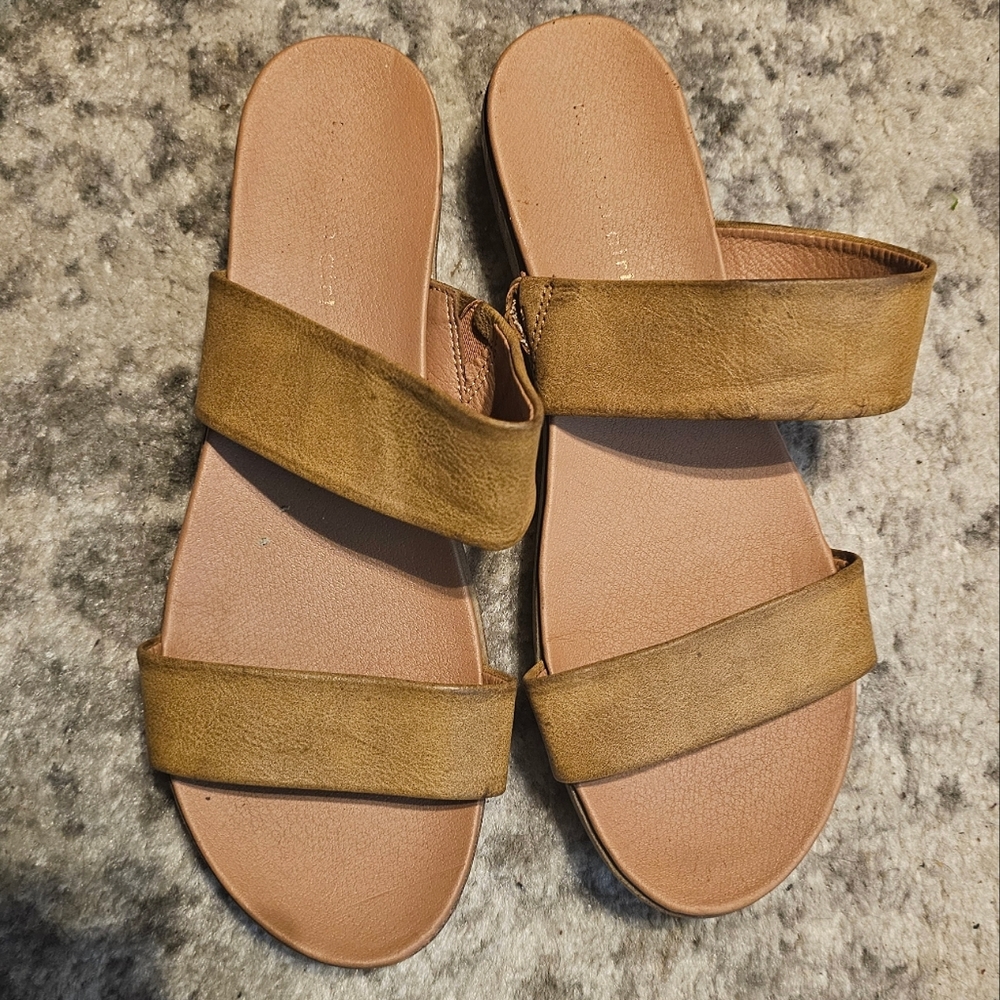 Madden Girl "Alie" Cognac Tan Light Brown Wood Platform Strappy Slides Sandals - Picture 11 of 14